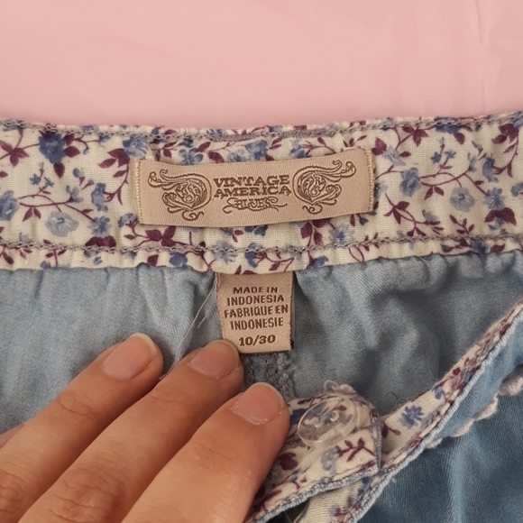 Jean shorts lightweight light blue denim white lace trim accents womans size 10 - Picture 2 of 16